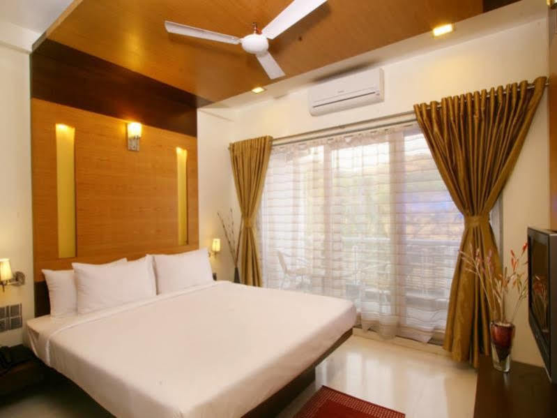 7 Apple Resort Lonavala Extérieur photo
